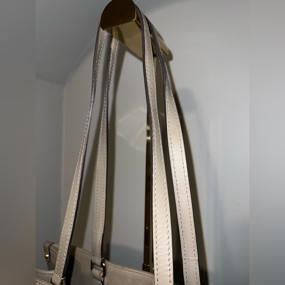 Sold Louis Vuitton Monogram Empreinte On the Go MM Tourterelle/beige. W/dusty - Picture 6 of 13